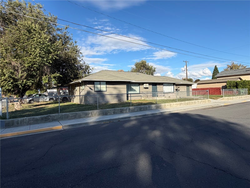 915 SE 4TH AVE