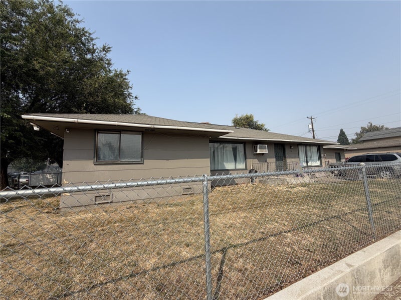 915 SE 4TH AVE