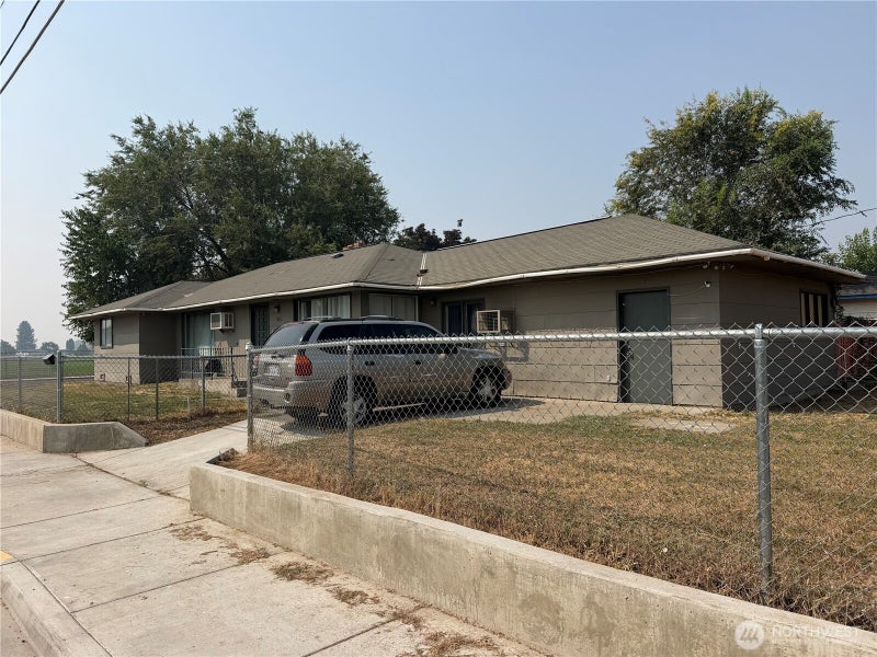 915 SE 4TH AVE
