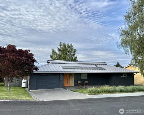 Photo of 220 Sixth Street, Langley, WA 98260 (MLS # 2553336)