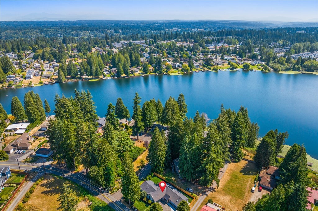 Photo of 15729 Larch Way, Lynnwood, WA 98087 (MLS # 2596792)