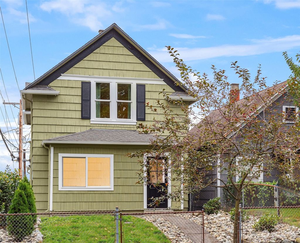 Photo of 3113 Oakes Avenue, Everett, WA 98201 (MLS # 2313395)