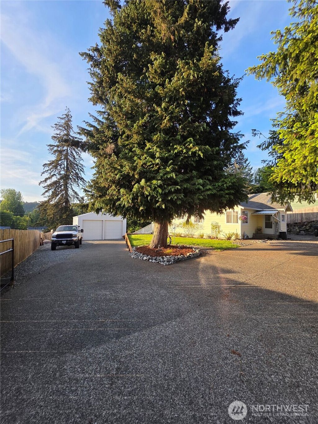 Photo of 315 SE 2nd Street, South Prairie, WA 98385 (MLS # 2545633)