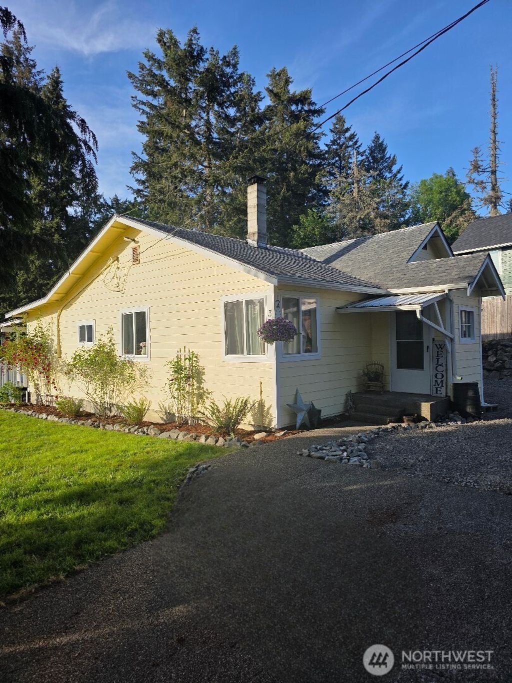 Photo of 315 SE 2nd Street, South Prairie, WA 98385 (MLS # 2545633)