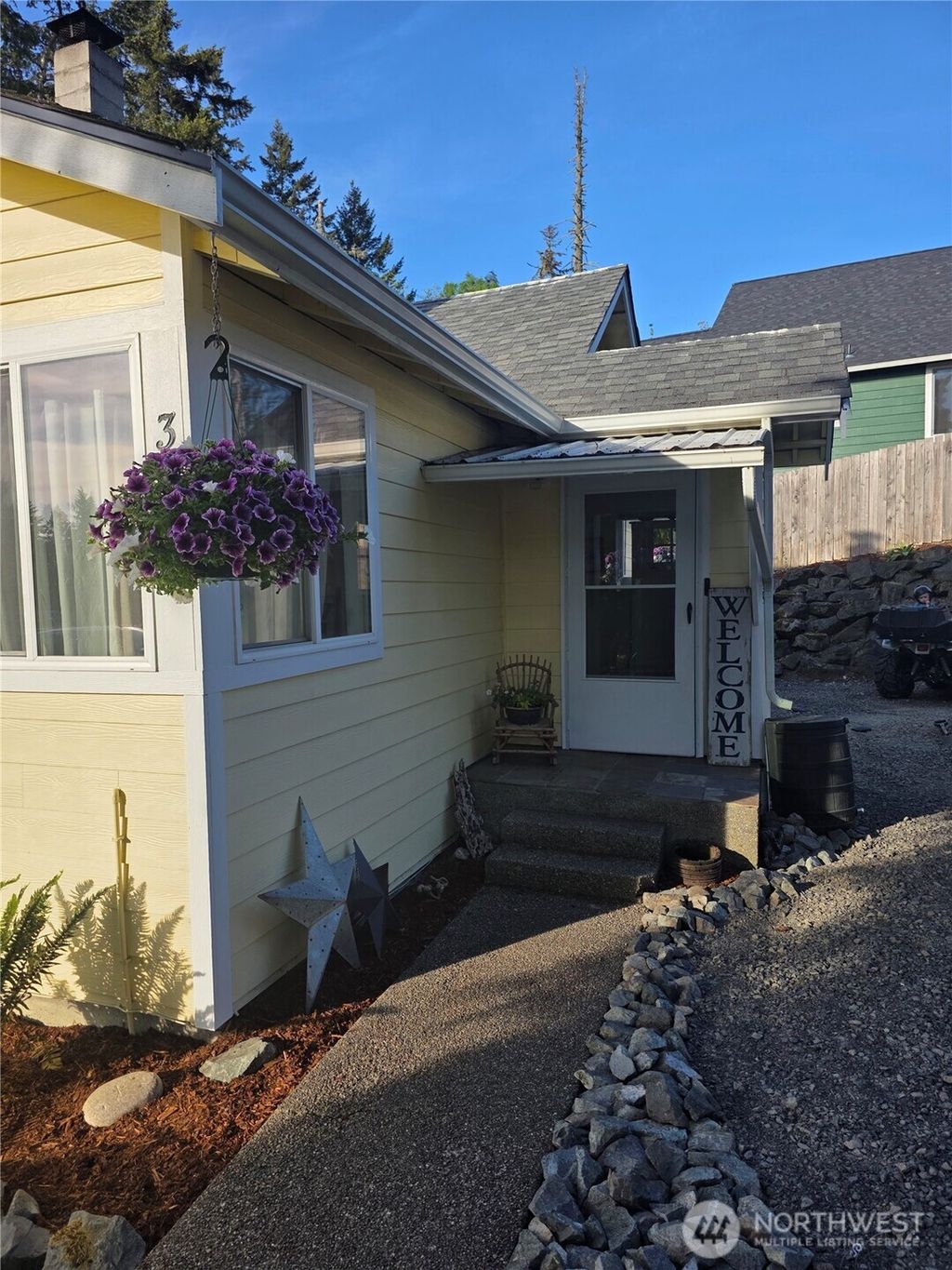 Photo of 315 SE 2nd Street, South Prairie, WA 98385 (MLS # 2545633)