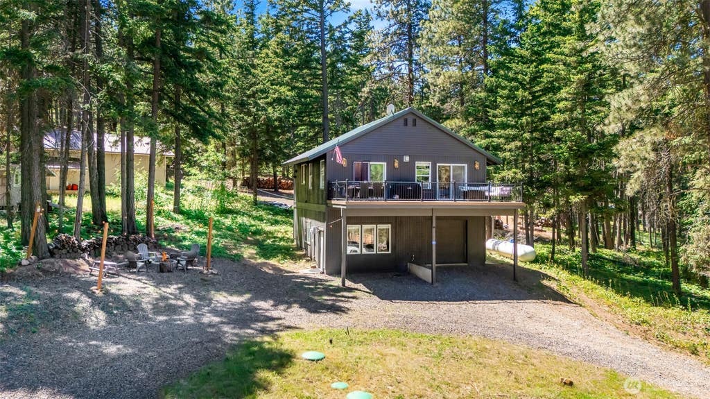 Photo of 221 Gunther Loop Road, Cle Elum, WA 98922 (MLS # 2569263)