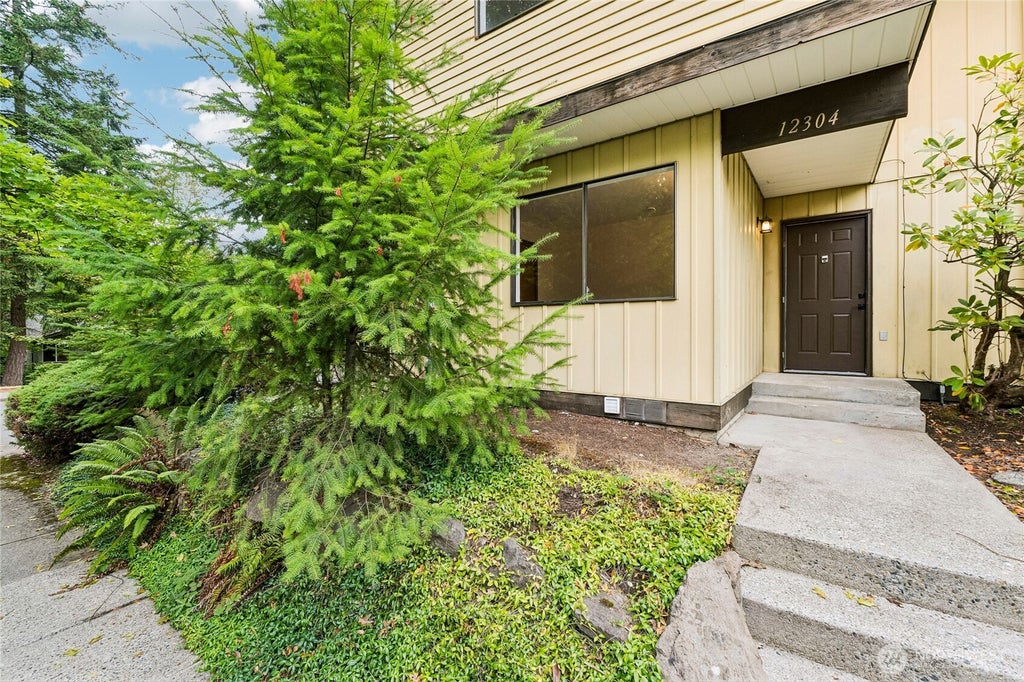 Photo of 12304 NE 149th Court, Kirkland, WA 98034 (MLS # 2592025)