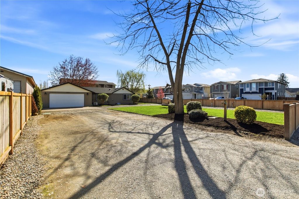 Photo of 2618 16th Avenue NW, Puyallup, WA 98371 (MLS # 2498068)