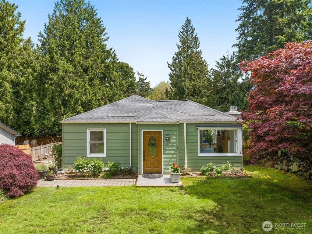 Photo of 16232 10th Avenue NE, Shoreline, WA 98155 (MLS # 2374018)