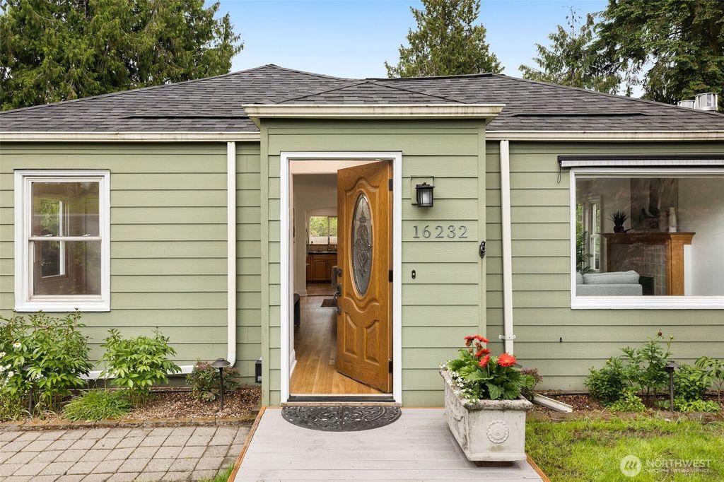 Photo of 16232 10th Avenue NE, Shoreline, WA 98155 (MLS # 2374018)