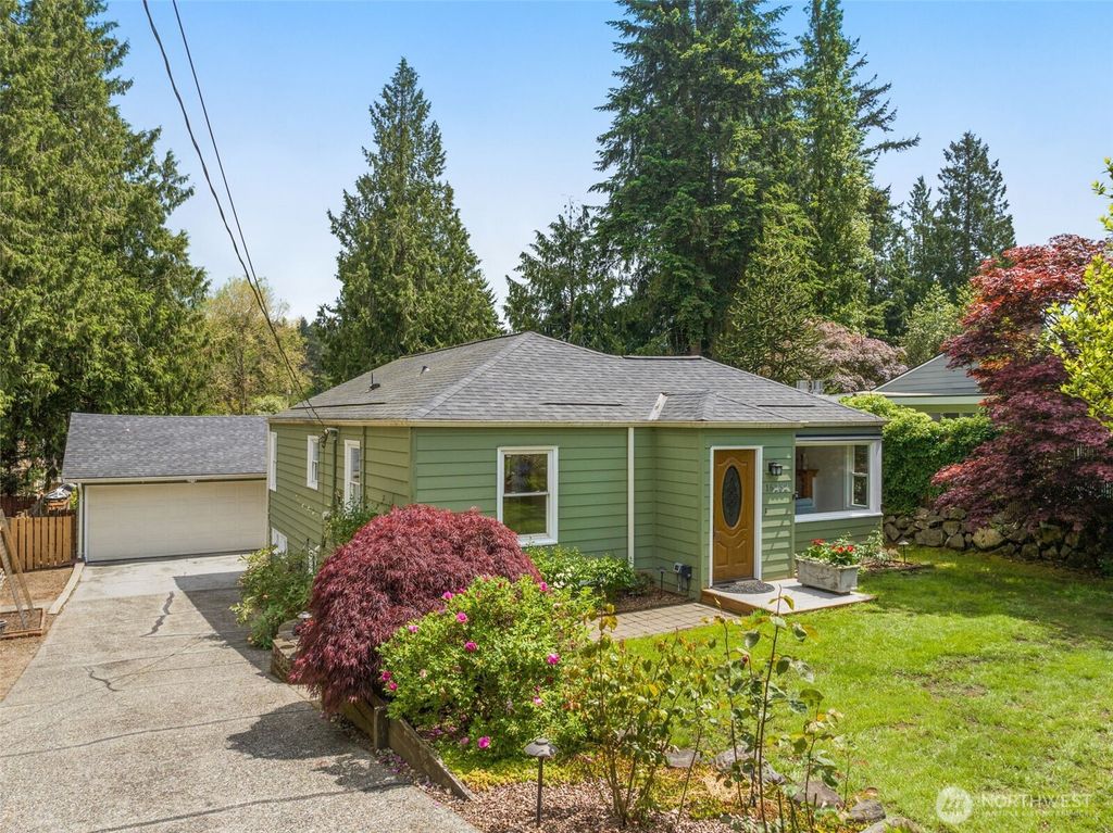 Photo of 16232 10th Avenue NE, Shoreline, WA 98155 (MLS # 2374018)