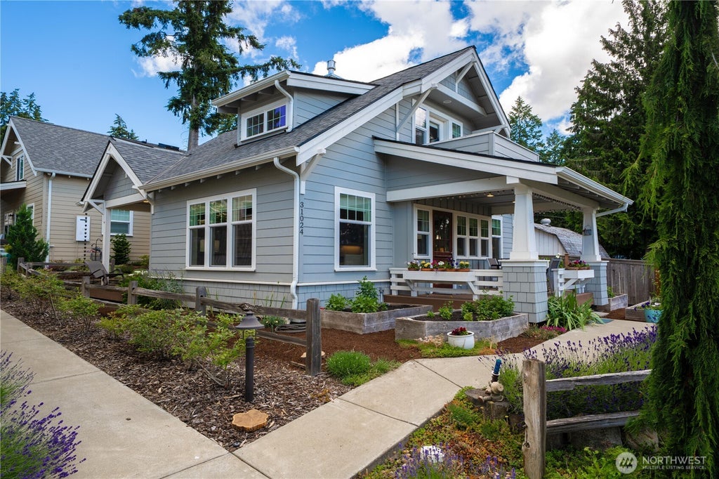 Photo of 31024 6th Lane SW, Federal Way, WA 98023 (MLS # 2544935)