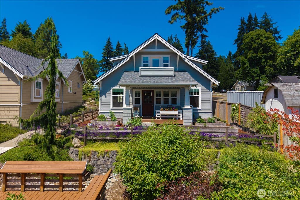 Photo of 31024 6th Lane SW, Federal Way, WA 98023 (MLS # 2544935)