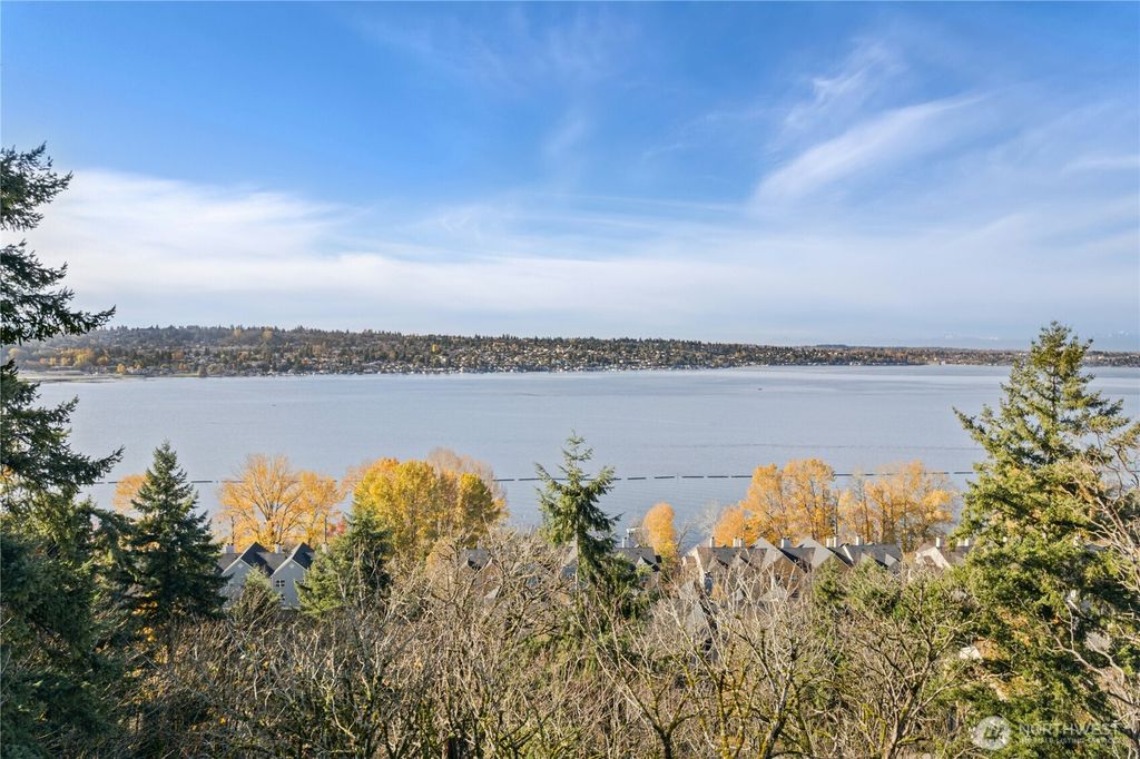 Photo of 1409 N 24th Street, Renton, WA 98056 (MLS # 2448949)