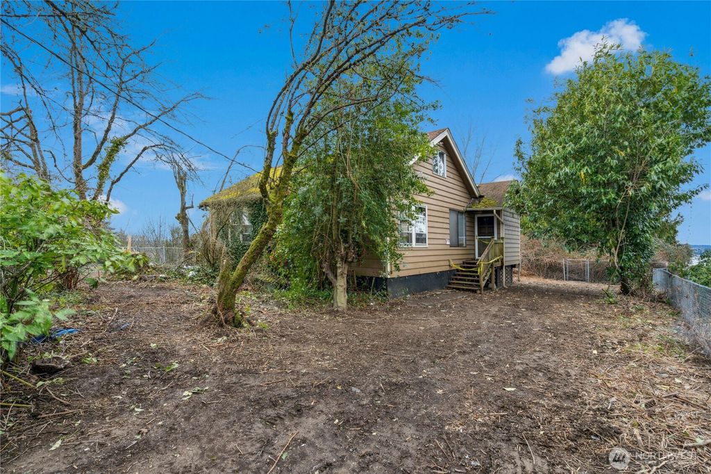 Photo of 1409 N 24th Street, Renton, WA 98056 (MLS # 2448949)