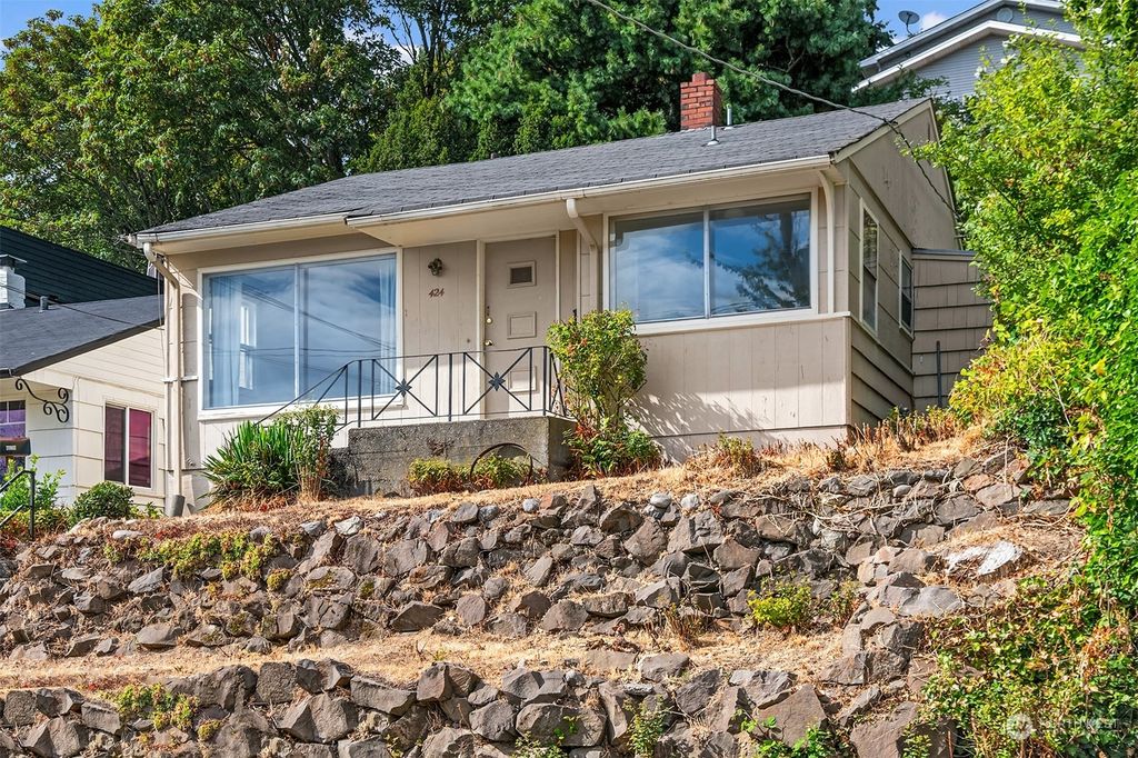 Photo of 424 N Bowdoin Place, Seattle, WA 98103 (MLS # 2272654)