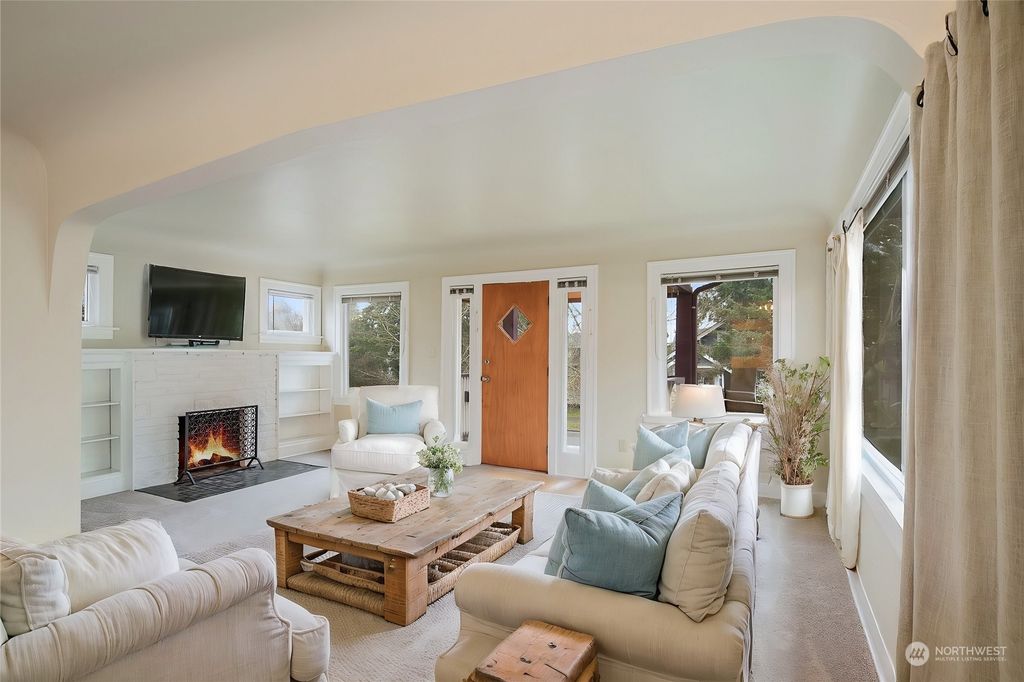 Photo of 2414 Cedar Street, Everett, WA 98201 (MLS # 2301945)