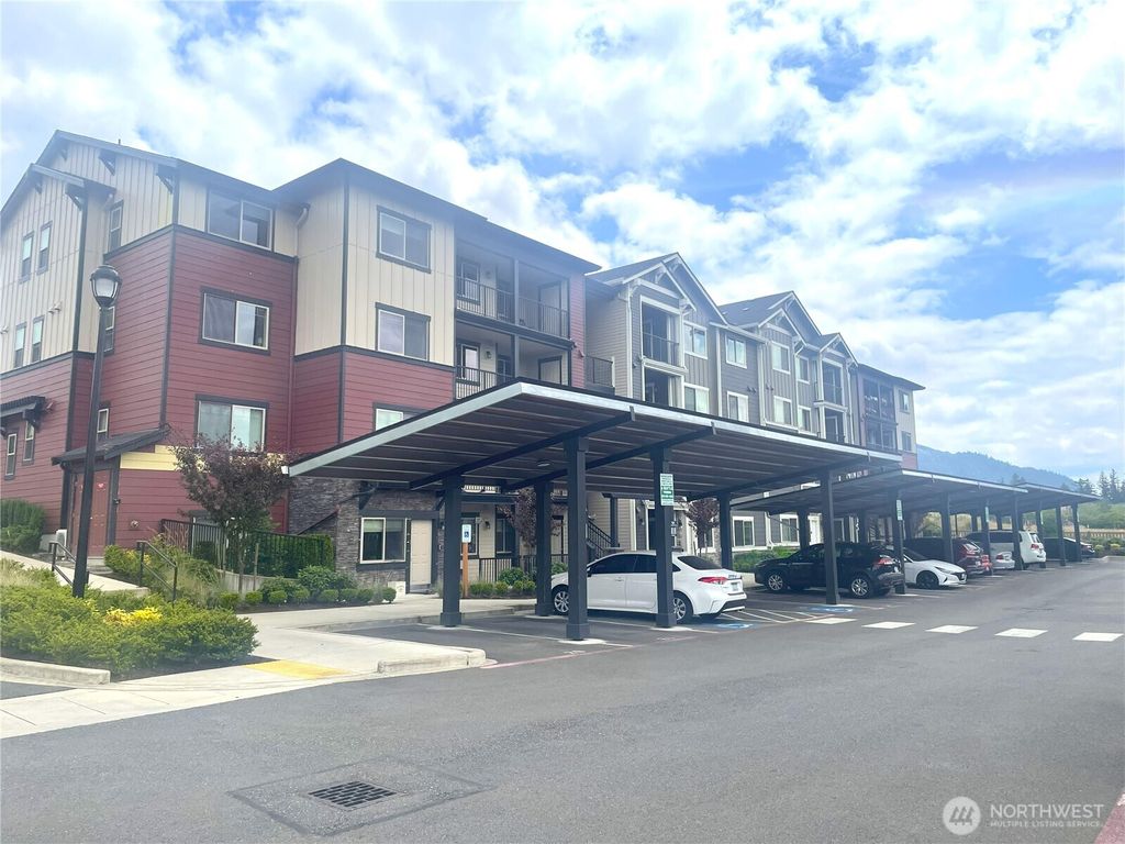 Photo of 921 Westridge Way NE #102, Issaquah, WA 98029 (MLS # 2398618)