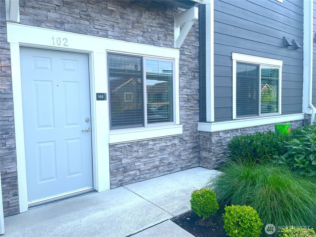 Photo of 921 Westridge Way NE #102, Issaquah, WA 98029 (MLS # 2398618)