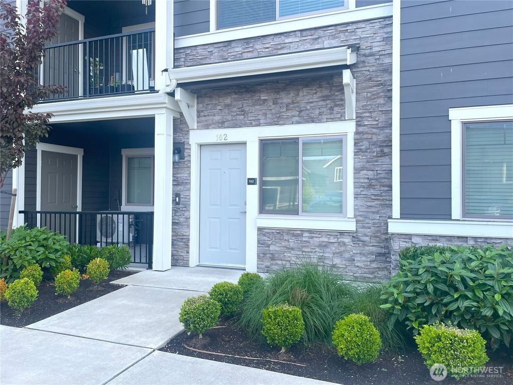 Photo of 921 Westridge Way NE #102, Issaquah, WA 98029 (MLS # 2398618)