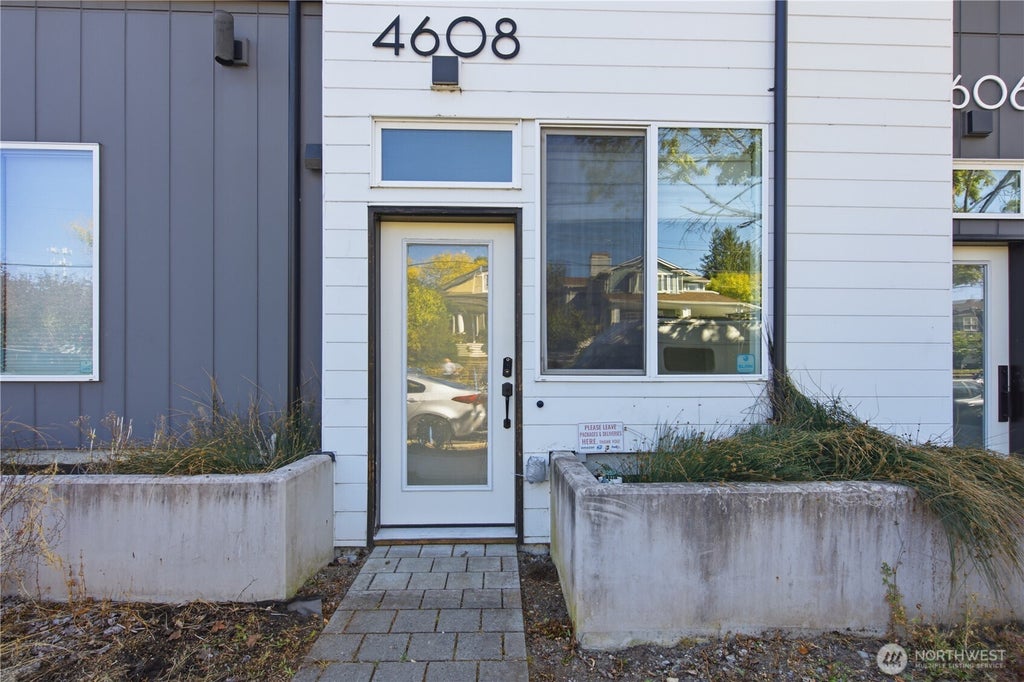 Photo of 4608 Woodland Park Avenue N, Seattle, WA 98103 (MLS # 2581927)