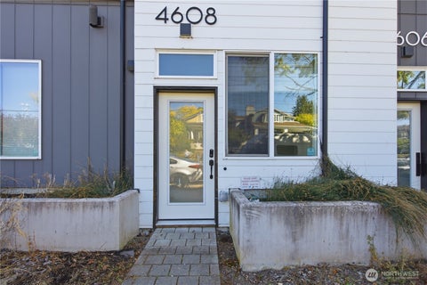 Photo of 4608 Woodland Park Avenue N, Seattle, WA 98103 (MLS # 2581927)