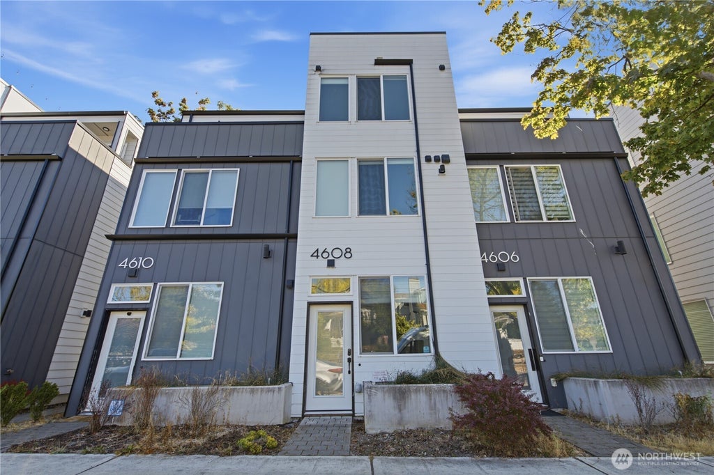 Photo of 4608 Woodland Park Avenue N, Seattle, WA 98103 (MLS # 2581927)