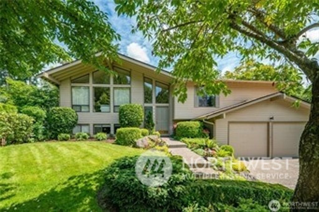 Photo of 6548 116th Place NE, Kirkland, WA 98033 (MLS # 2317048)