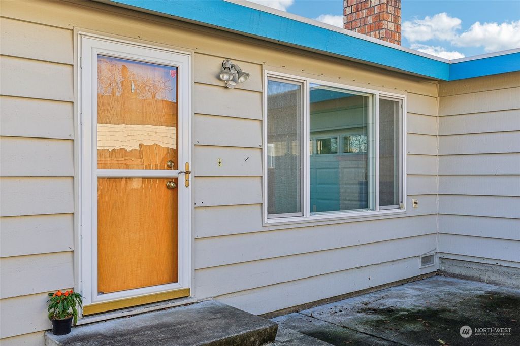 Photo of 24411 15th Avenue S, Des Moines, WA 98198 (MLS # 2314247)