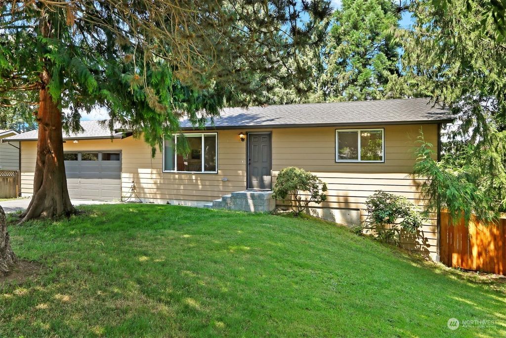 Photo of 6211 58th Street NE, Marysville, WA 98270 (MLS # 2132035)