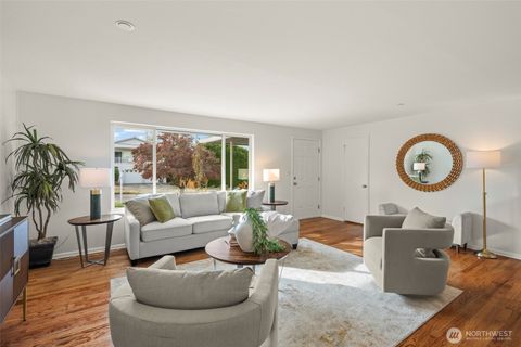 9728 57th Avenue S A Seattle WA 98118