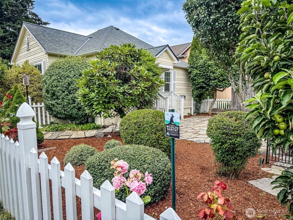 Photo of 2920 15th ST, Bremerton, WA 98312 (MLS # 2543415)