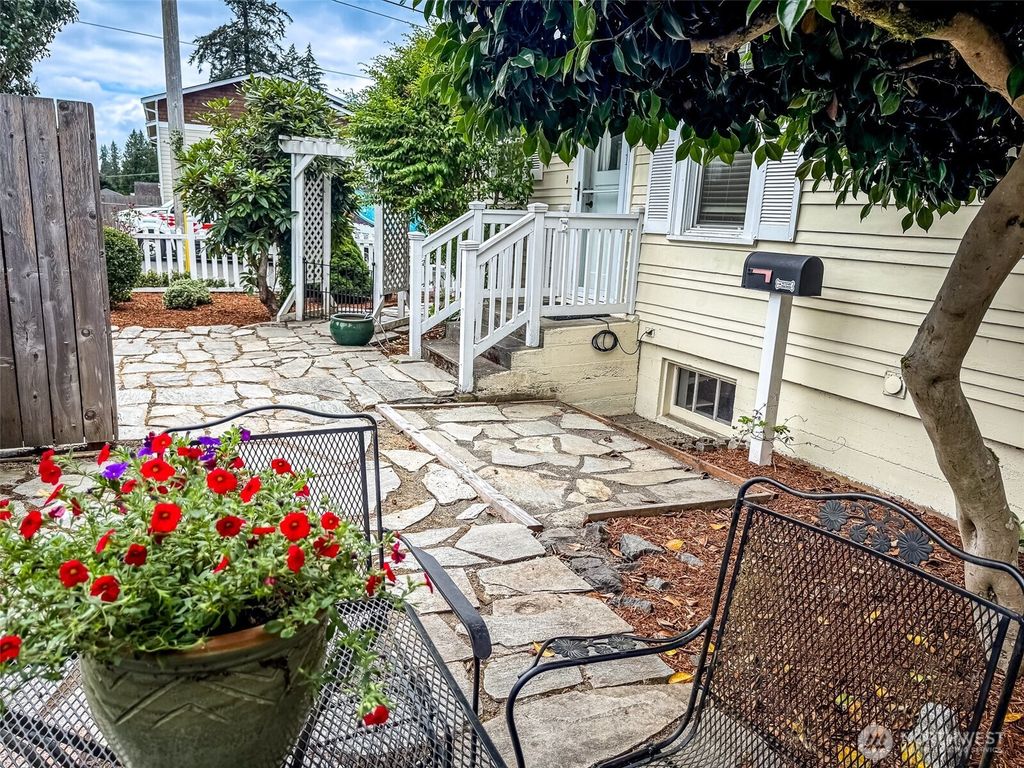 Photo of 2920 15th ST, Bremerton, WA 98312 (MLS # 2543415)