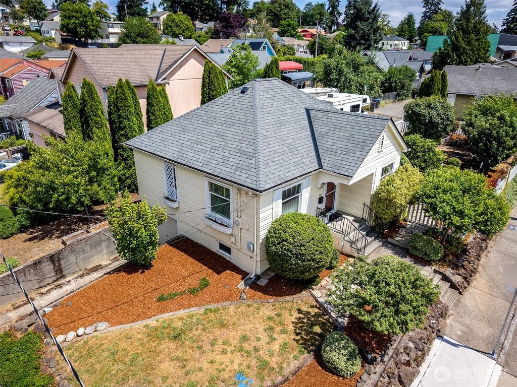 Photo of 2920 15th ST, Bremerton, WA 98312 (MLS # 2543415)