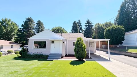 Photo of 131 S 106th ST, Seattle, WA 98168 (MLS # 2542775)