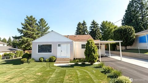 Photo of 131 S 106th ST, Seattle, WA 98168 (MLS # 2542775)