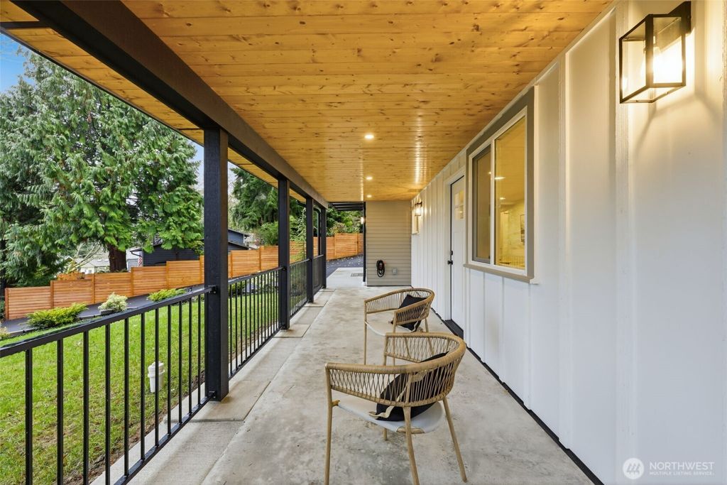 Photo of 19531 55th Avenue NE, Lake Forest Park, WA 98155 (MLS # 2490665)