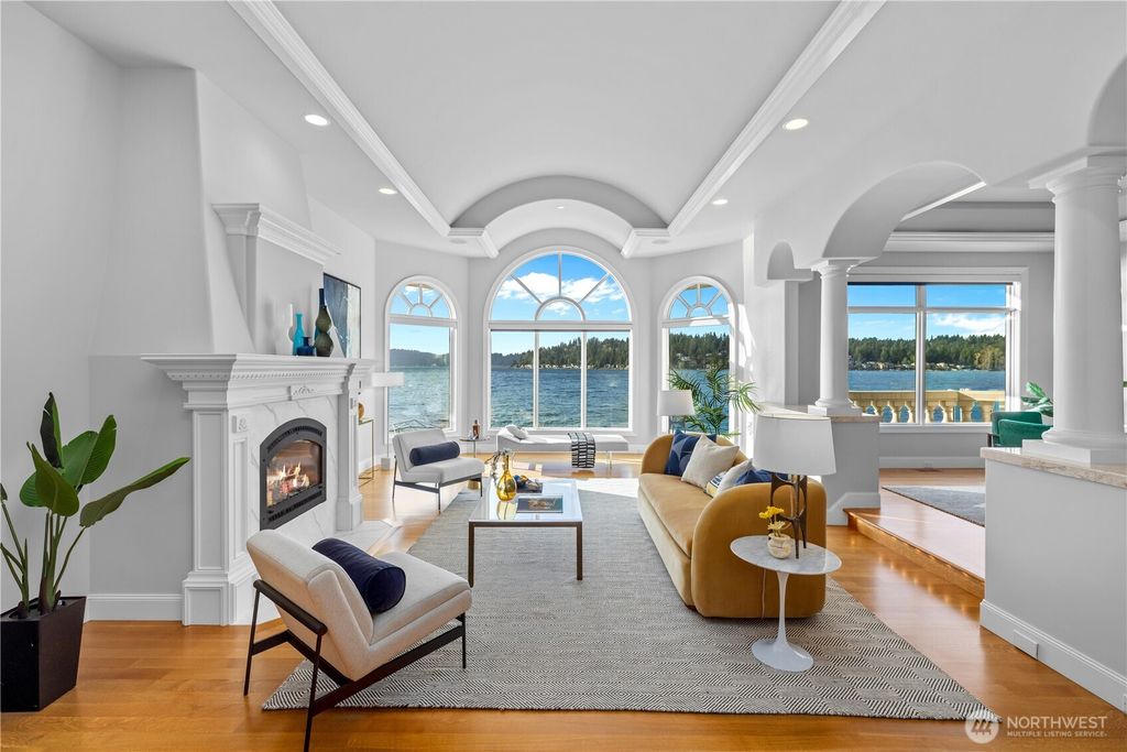 Photo of 2819 E Lake Sammamish Parkway NE, Sammamish, WA 98074 (MLS # 2460438)