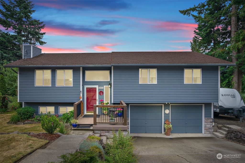 Photo of 1001 15th Avenue, Milton, WA 98354 (MLS # 2131995)
