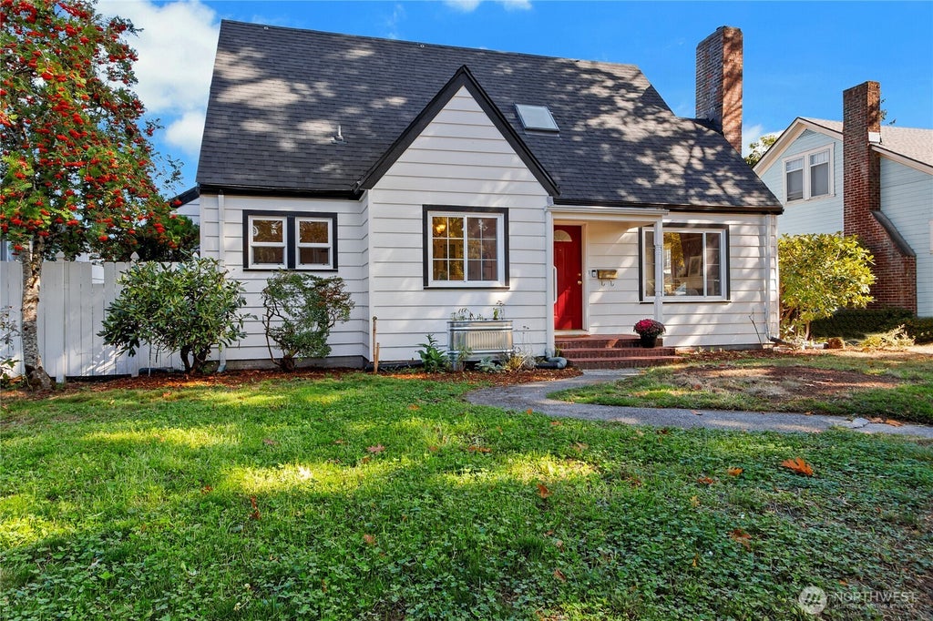 Photo of 228 Rogers Street NW, Olympia, WA 98502 (MLS # 2586316)