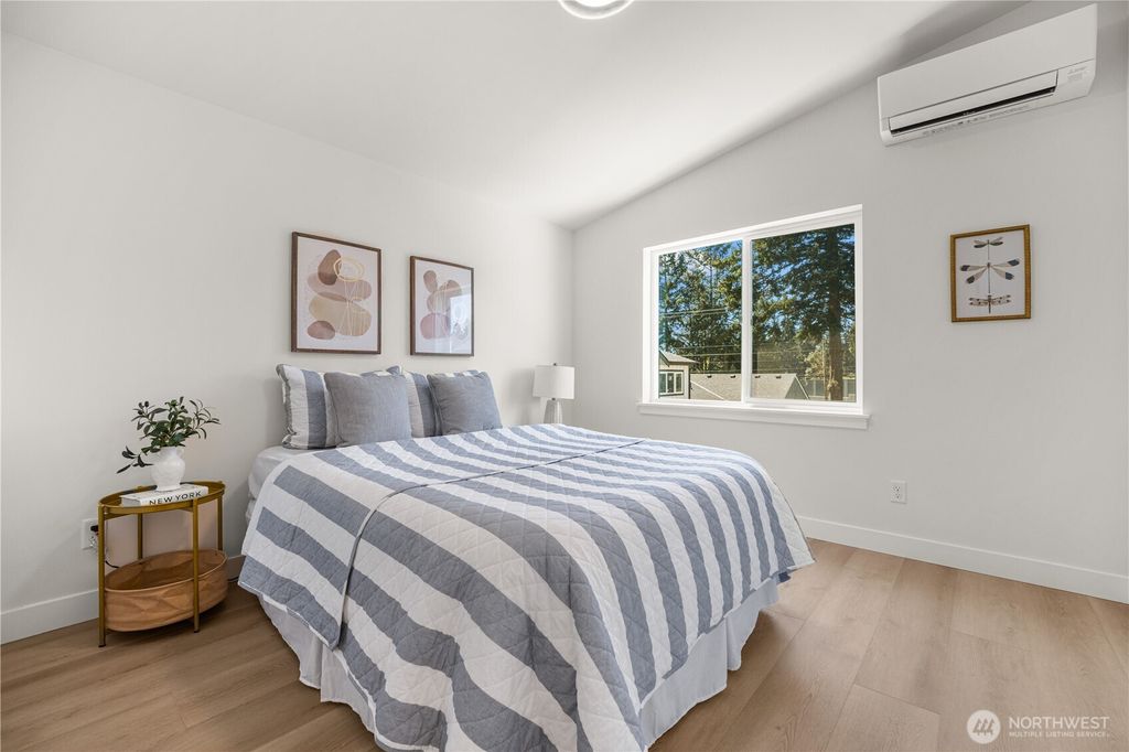 Photo of 513 NE 123rd Street, Seattle, WA 98125 (MLS # 2486636)