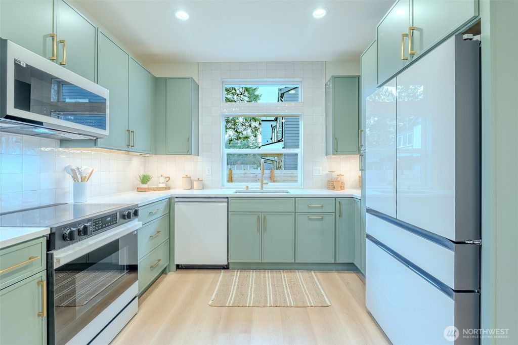 Photo of 513 NE 123rd Street, Seattle, WA 98125 (MLS # 2486636)