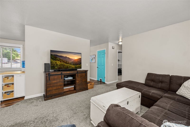 5984 Sunshine Drive