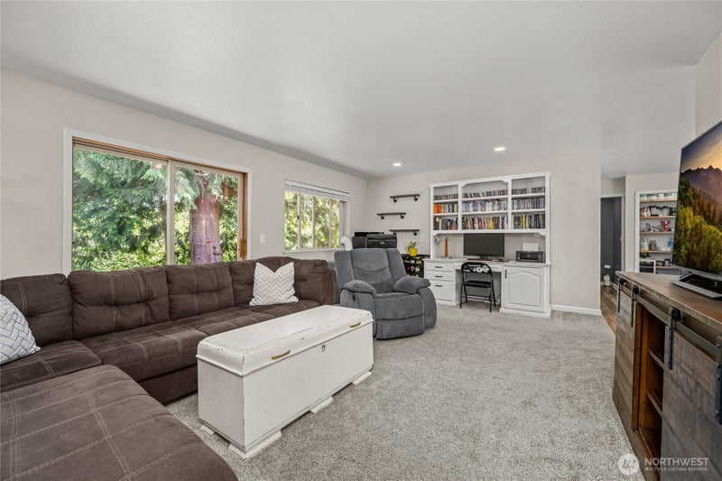 5984 Sunshine Drive