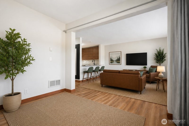 325 Division Street 202