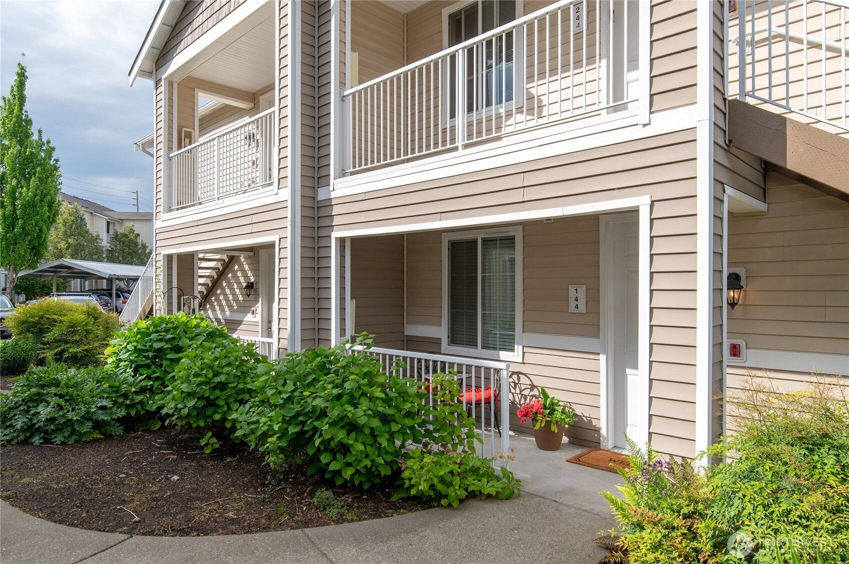 10109 186th Street E 144
