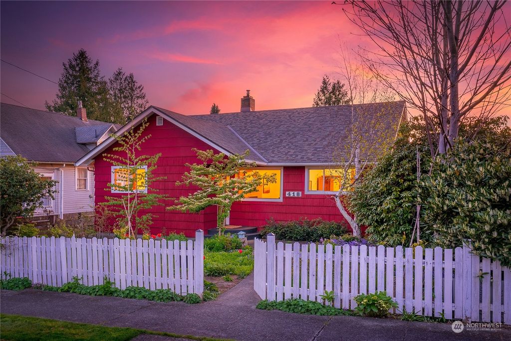 Photo of 418 AVENUE G, Snohomish, WA 98290 (MLS # 2223670)