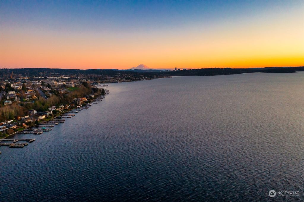 Photo of 557 5th Avenue W, Kirkland, WA 98033 (MLS # 2188154)