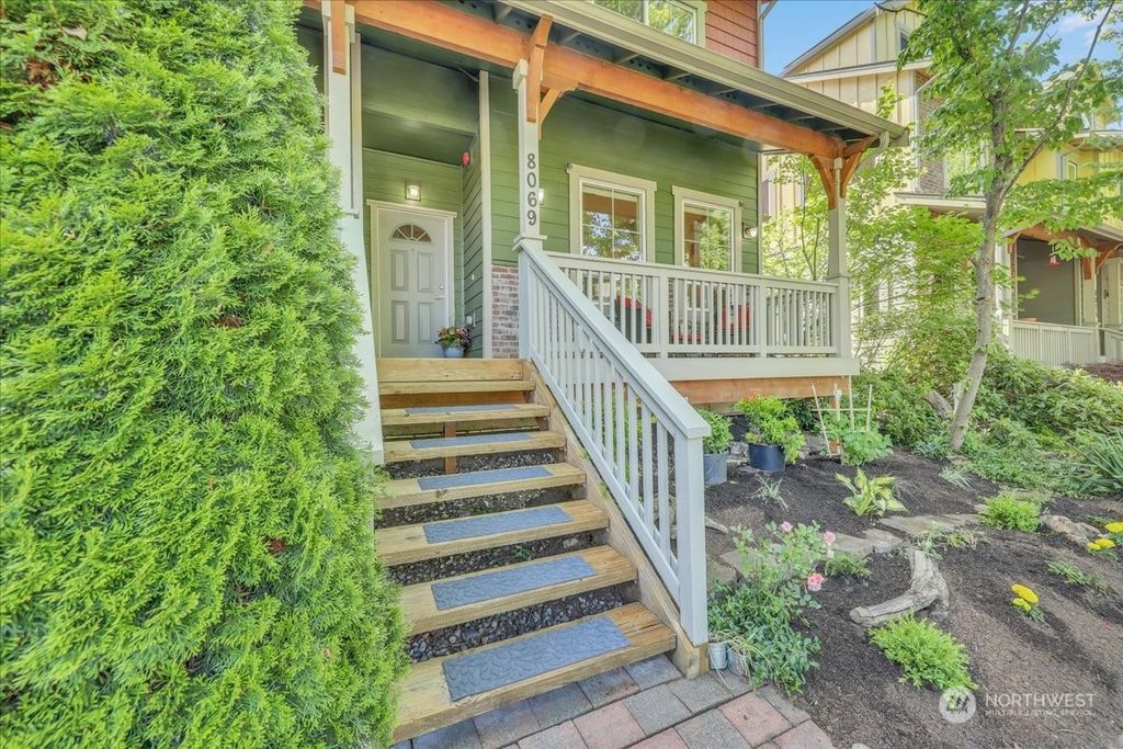Photo of 8069 165th Avenue NE, Redmond, WA 98052 (MLS # 2125411)