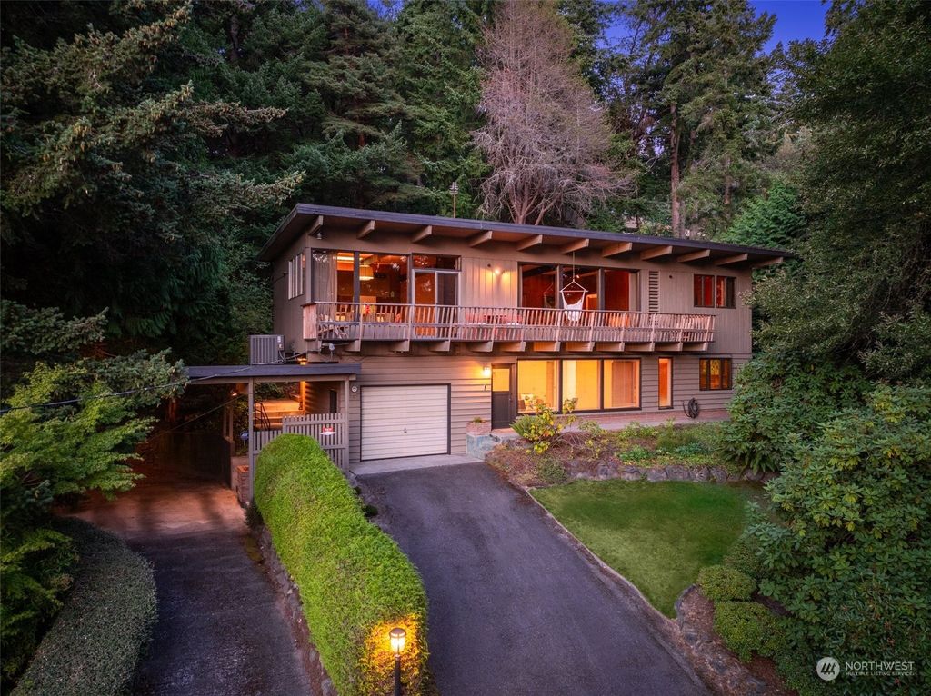 Photo of 15610 26th Avenue SW, Burien, WA 98166 (MLS # 2275837)